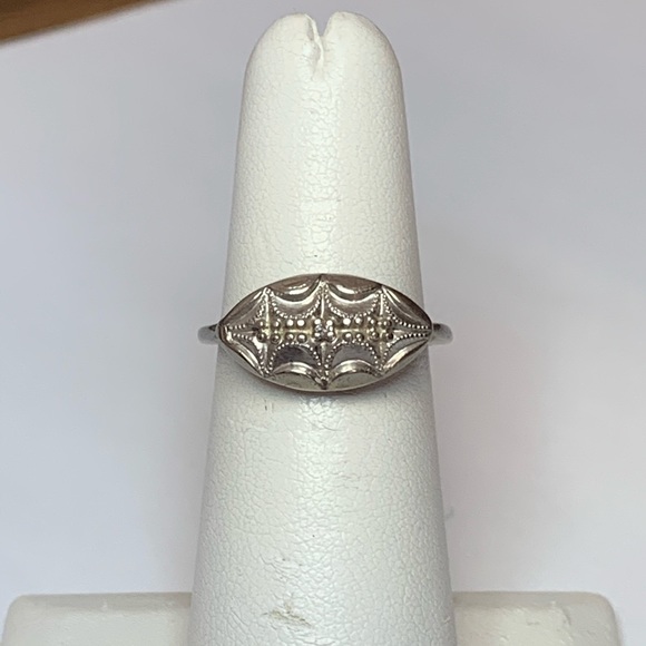 Jewelry - Antique 10k white gold ring with diamond sz 5.5